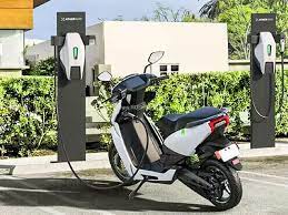Trouve Motors’ H2 hyper-maxi electric scooter